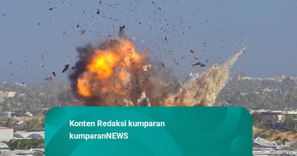 Foto: Ledakan Serangan Israel Hancurkan Tenda Pengungsi di Gaza