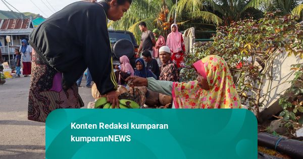 Foto: Merawat Tradisi Barter di Pasar Warloka Pesisir, Manggarai Barat