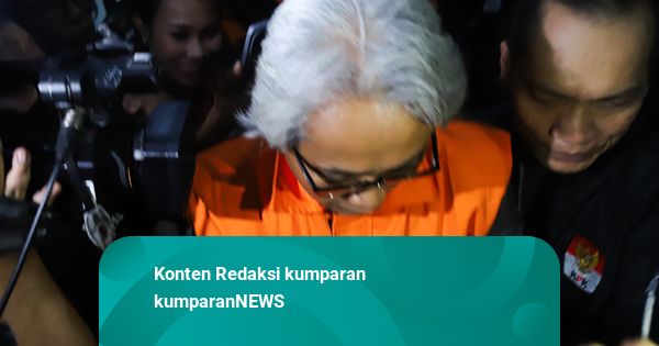 Foto: KPK Tunjukkan Tersangka Mulyono