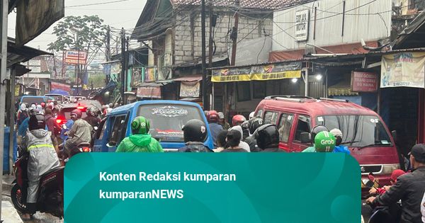 Antara Angkot Ngetem dan Jalan Sempit, Citayam Terjebak Macet Menahun