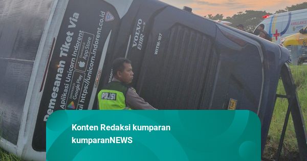 Bus Tabrak Truk lalu Masuk Parit di Tol Solo-Ngawi, 1 Pramugari Bus Tewas