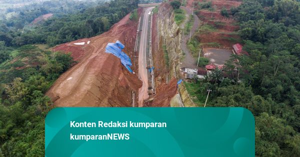 Foto: Jalur Lingkar Utara Jatigede Sumedang Ditutup Sementara Imbas Longsor