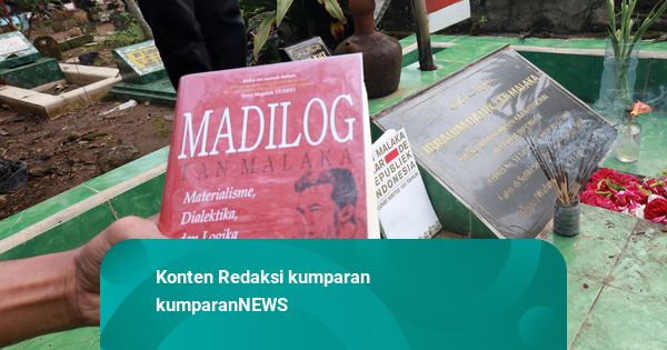 Foto: Aksi Tabur Bunga Hiasi Peringatan Gugurnya Tan Malaka di Kediri