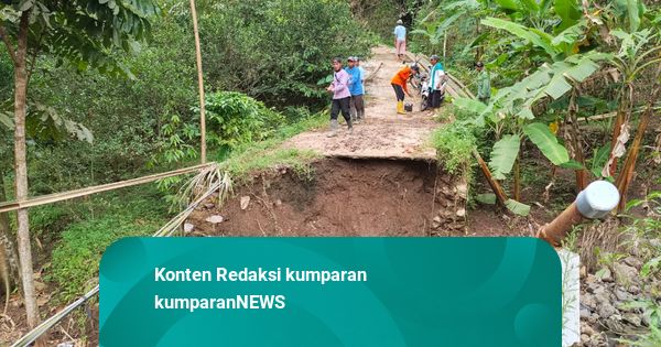 Cerita Bidan di Pati Sebulan Lebih Terjang Sungai Akibat Jembatan Putus