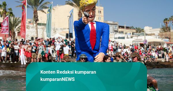 Foto: Warna Warni Karnaval Perahu di Spanyol