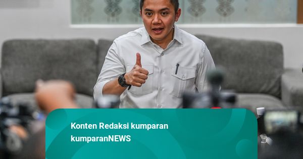 Larut Malam, Seskab Teddy Terima Dirjen Imigrasi Bahas Proses Keimigrasian