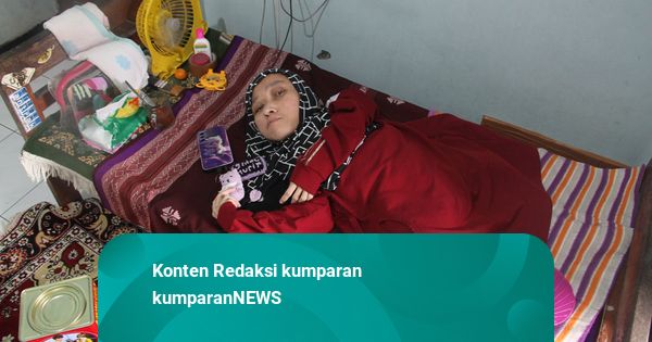 Hadapi Cibiran dengan Karya: Kisah Fatimah Pengidap Tulang Rapuh di Kudus