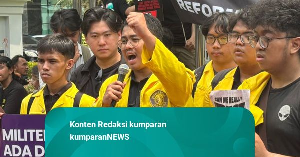 Demo BEM UI-Koalisi Masyarakat Sipil di MK, Solidaritas Untuk Andrie Yunus