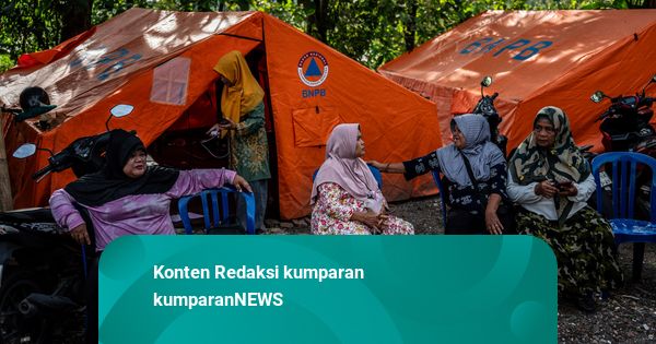 Foto: Warga Terdampak Tanah Bergerak di Semarang Masih Bertahan di Pengungsian