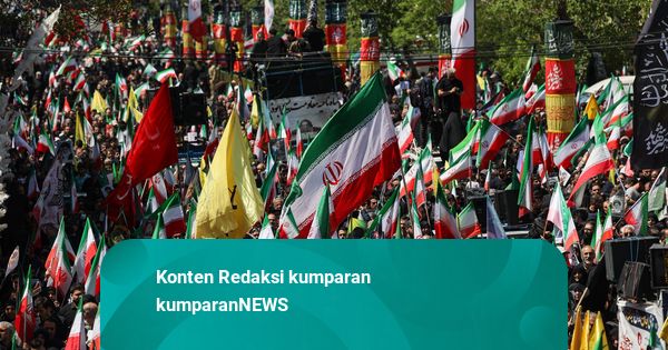 Foto: Warga Iran Berbondong-bondong Peringati 40 Hari Wafatnya Khamenei