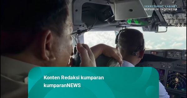 Saat Prabowo Apresiasi Elang Muda TNI AU dari Kokpit Pesawat Kepresidenan