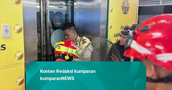 Aksi Damkar Evakuasi 10 Penumpang MRT di Lebak Bulus Terjebak dalam Lift