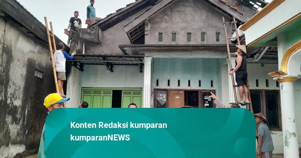 16 Rumah di Kabupaten Kudus Terdampak Angin Kencang, Genting Berhamburan