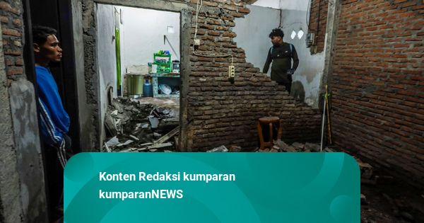 Foto: Puluhan Rumah Rusak Akibat Gempa 4,7 Magnitudo di Flores Timur