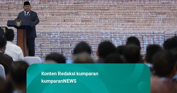 Foto: Kejagung Serahkan Gunungan Uang Rp 11 Triliun ke Negara