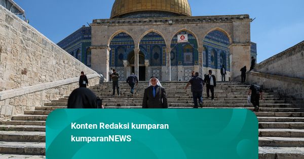 Foto: Suasana Al-Aqsa usai Salat Jumat Pertama Setelah 40 Hari Ditutup Israel