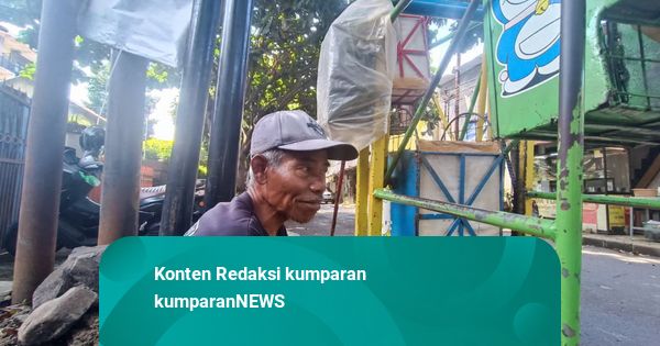 Mengayuh Harapan dari Jalan Samoja, Bandung: Kisah Entus si Tukang Odong Odong