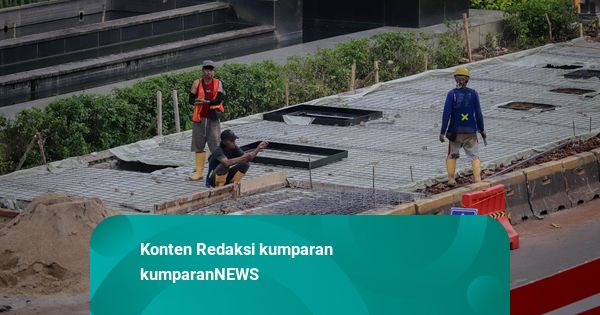 Foto: Guna Kenyamanan Pejalan Kaki, Revitalisasi Trotoar di Kuningan Dikebut