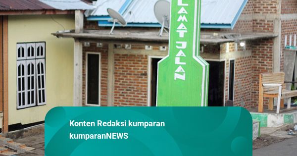 Foto: Trauma Gempa, Warga Flores Timur Enggan Kembali ke Rumah