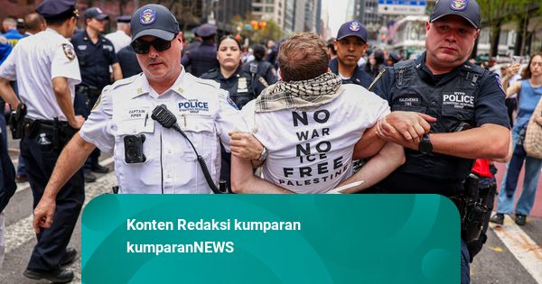 Foto: Protes Kebijakan AS Meluas, Demonstran Ditangkap di Jantung New York
