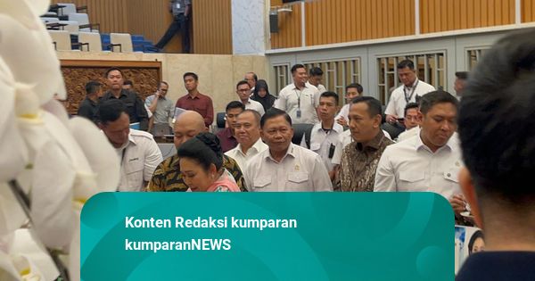 Momen Hangat Didit Beri Surprise dan Rayakan Ulang Tahun ke-67 Titiek di DPR