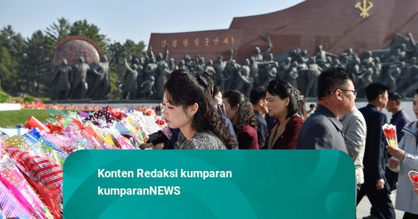 Foto: Warga Korea Utara Beri Penghormatan pada Hari Kelahiran Kim Il-sung