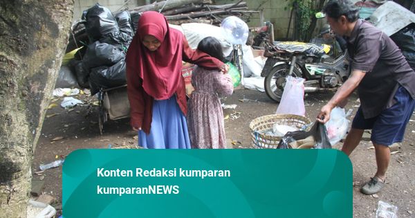 Kisah Keluarga di Kudus Hidup dari Tumpukan Sampah demi Anak Bisa Sekolah