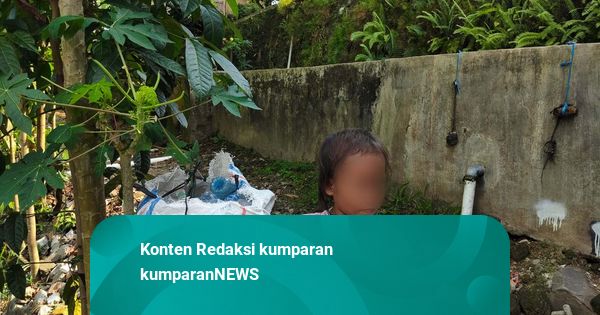 Ramai-Ramai Bantu Azizah, Bocah Pencari Rongsok yang Rawat Ayah