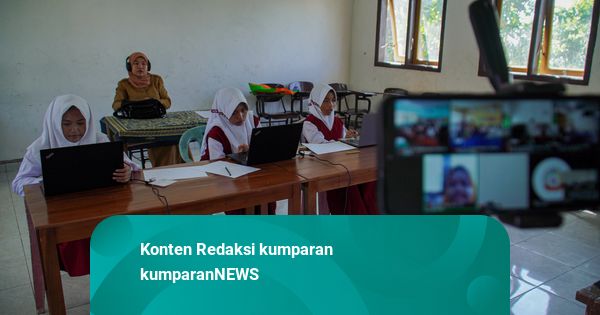 Foto: Siswa Jalani TKA di Tengah Keterbatasan Akibat Erupsi Gunung Semeru