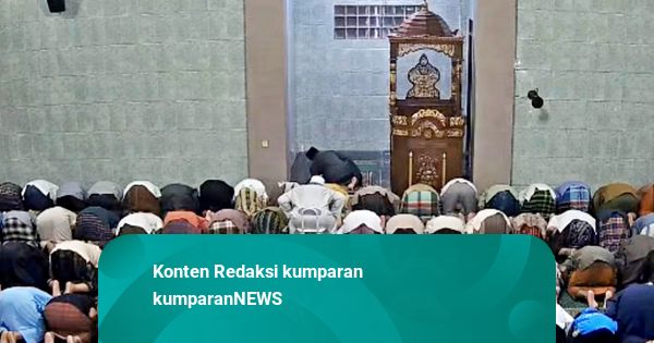Momen Sujud Terakhir Imam Masjid saat Salat Subuh di Depok