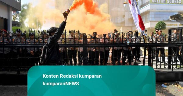 Foto: Ribuan Massa Demo, Tuntut Audit dan Stop KKN di Kaltim