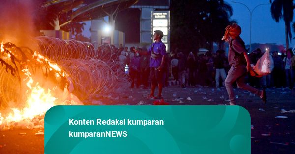 Demo di Kantor Gubernur Kaltim Berakhir Ricuh, Polisi Bubarkan Paksa Massa