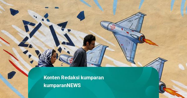 Foto: Melihat Mural Anti AS-Israel di Teheran