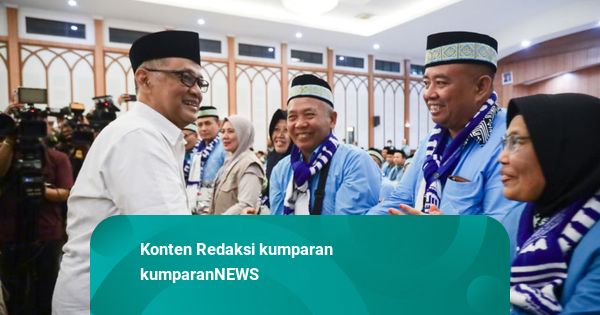 Menhaj Lepas 391 Jemaah Kloter Pertama dari Asrama Haji Pondok Gede