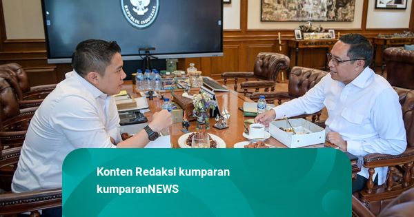 Hasan Nasbi Sambangi Teddy di Kantor Setkab, Makan Siang-Bahas Pemerintahan