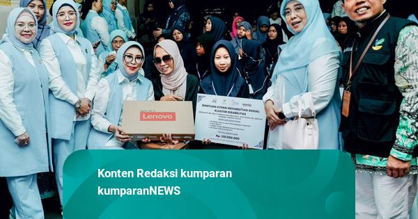 Peringati Hari Kartini, Kemensos Serahkan Bantuan ATENSI di Rembang