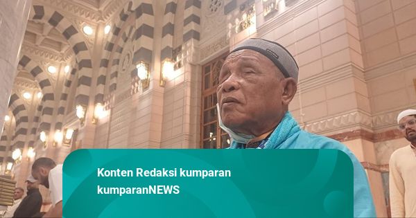Dalam Gelap, Ia Menuntun Cahaya: Perjalanan Haji Mbah Sarjo, Lansia Tuna Netra