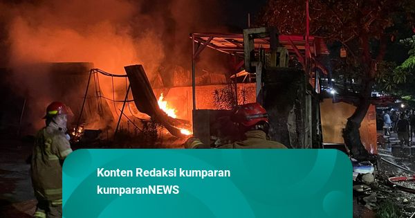 Gudang Ekspedisi di Depok Terbakar, Terdengar Ledakan Kembang Api