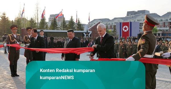Foto: Kim Jong-un Beri Penghormatan untuk Tentara Korut yang Gugur di Ukraina