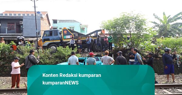 Polisi Selidiki Kelalaian Sopir Taksi & Keberadaan Palang Pintu di Bekasi Timur