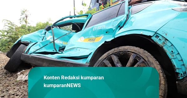 Polisi soal Taksi Hijau Tertabrak Tabrak KRL di Bekasi: Korsleting di Roda