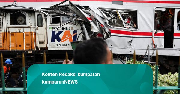 KRL yang Ditabrak KA Berhenti di Stasiun Bekasi Timur karena Ada Kerumunan