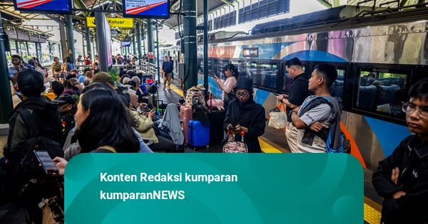 Foto: KA Jarak Jauh Lumpuh Sementara Imbas Insiden Bekasi