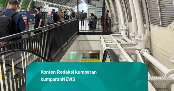 Penumpang di LRT Bekasi Barat Padat Imbas Kecelakaan KRL vs KA Argo Bromo