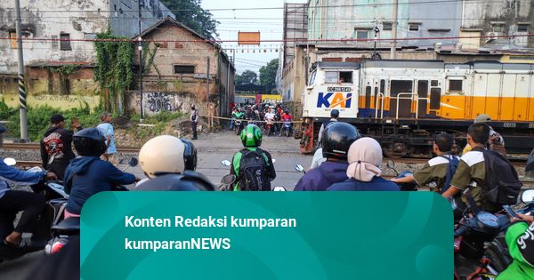 Foto: Perlintasan Kereta 'Awal' Kecelakaan KA vs KRL di Bekasi