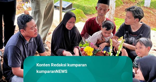 'Ibu Lagi Bobo': Haru Pemakaman Korban KA Bekasi Timur, Tangis Keluarga Pecah