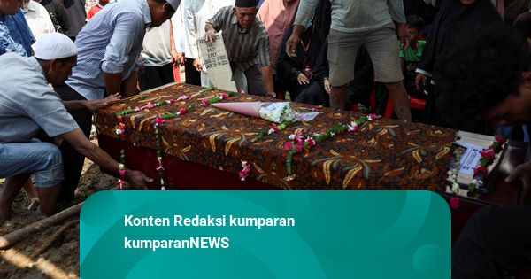 Ragam Cerita Keluarga Korban Tragedi Kereta Tabrak KRL di Bekasi Timur