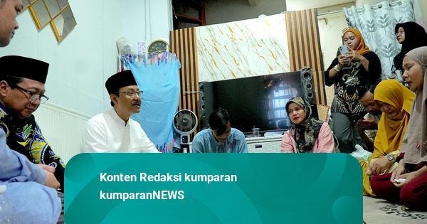 Gus Ipul Kirim Doa dan Takziah di Rumah Korban Kecelakaan KA di Bekasi Timur