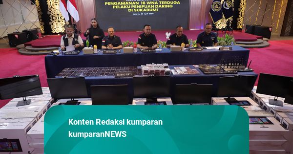 Foto: Dirjen Imigrasi Hadirkan Tumpukan Barang Bukti Penipuan Online Oleh WNA