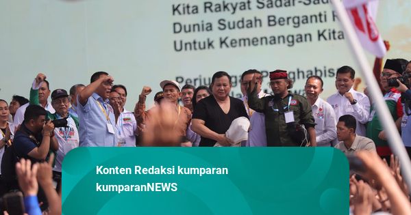 Foto: Momen Prabowo Lepas Baju di Atas Panggung May Day 2026